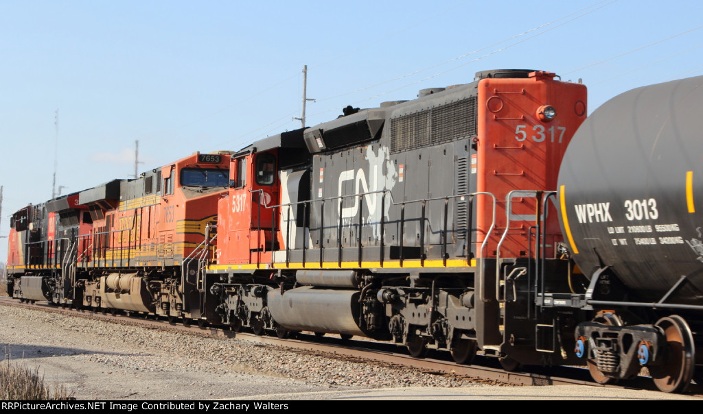 BNSF 7653 CN 5317